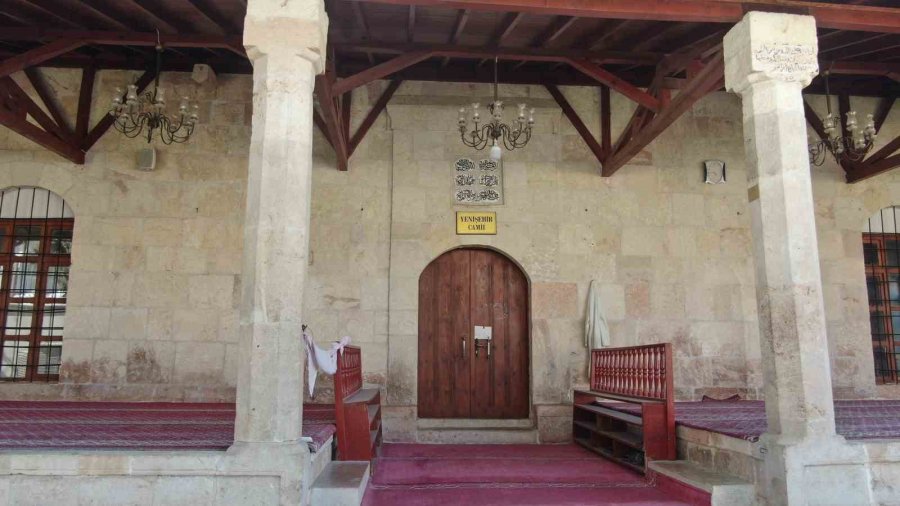 124 Yıllık Tarihi Cami, Dayanıklılığıyla Depremlere Meydan Okuyor
