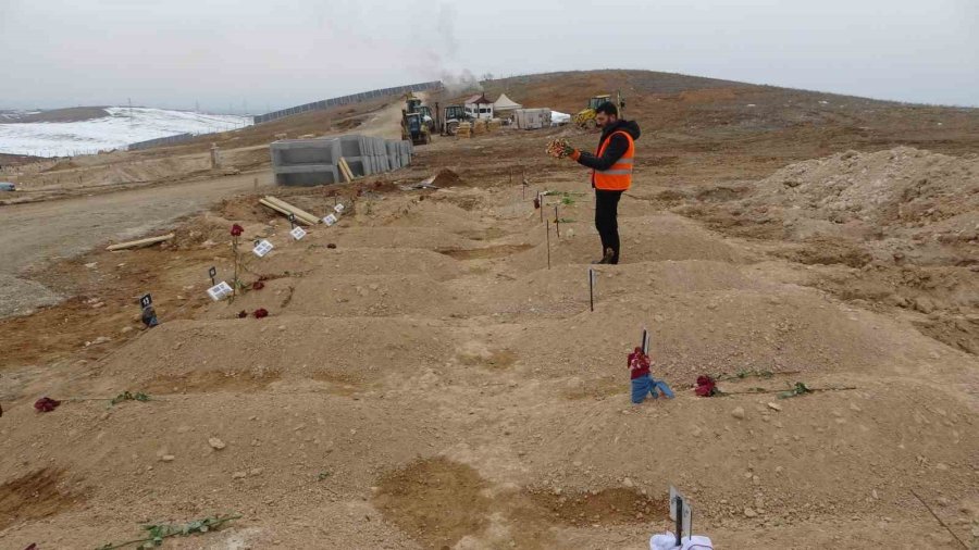 Depremde Kayan İki Dağın Altında Kalan 48 Kişi Hayatını Kaybetti