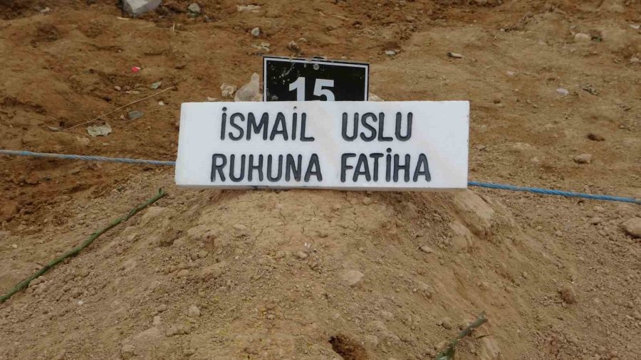 Depremde Kayan İki Dağın Altında Kalan 48 Kişi Hayatını Kaybetti