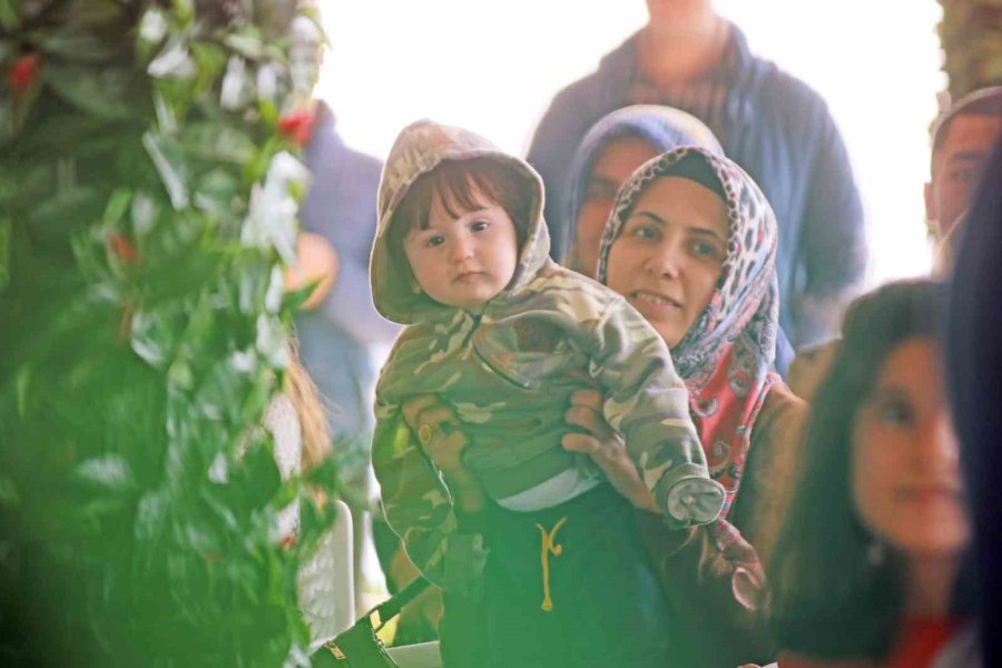 Alanya’da Depremzede Çocuklara Tiyatro Morali