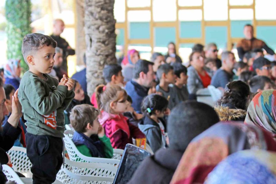 Alanya’da Depremzede Çocuklara Tiyatro Morali