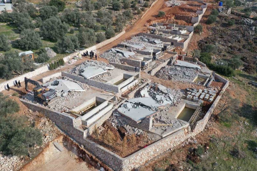 Kaş’ta 7 Kaçak Yapı Yıkıldı