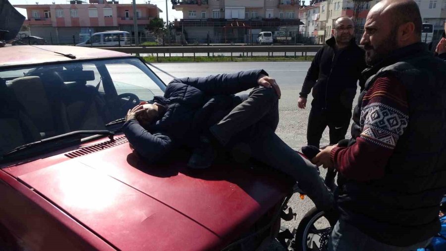 Kazada Otomobil Üzerine Düşen Yaralının Hali Görenleri Hayrete Düşürdü