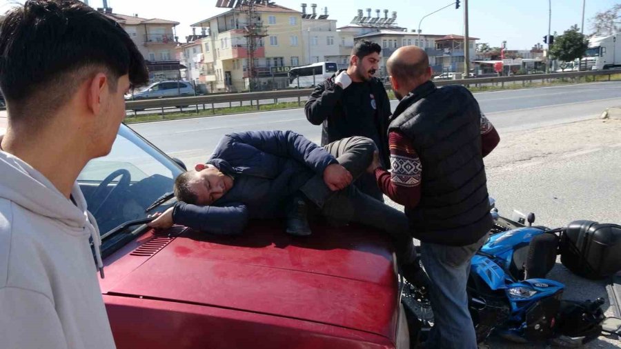 Kazada Otomobil Üzerine Düşen Yaralının Hali Görenleri Hayrete Düşürdü