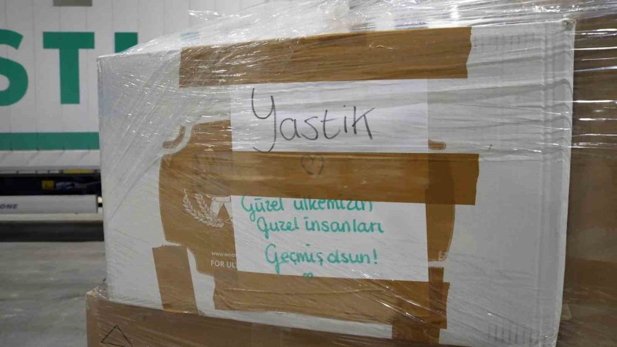 Lojistik Aktarma Merkezi Deprem Bölgesine Giden Binlerce Ürünü Kategorize Ediyor
