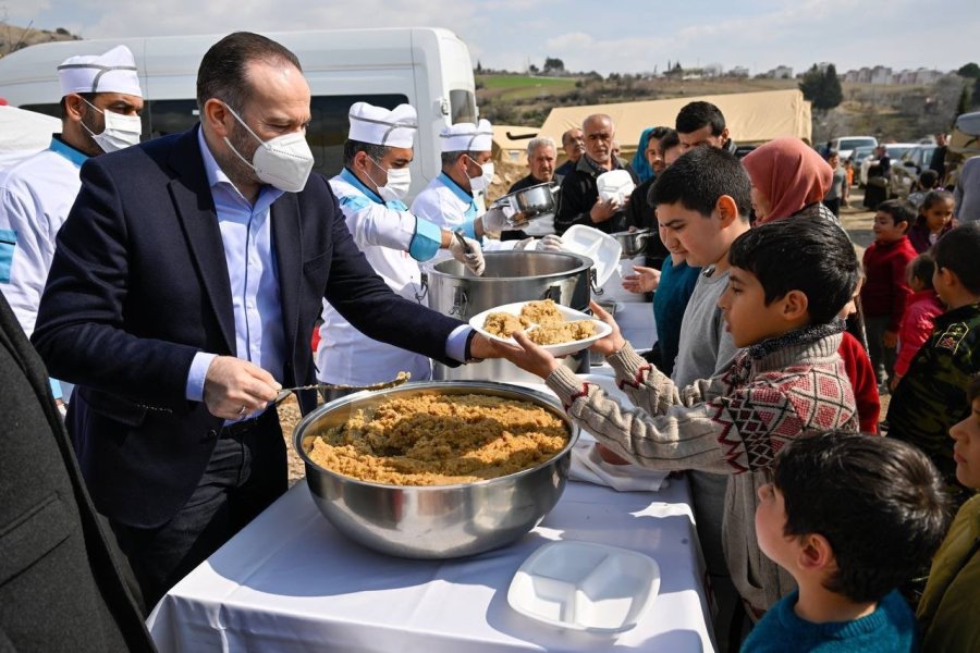 Trt’den Kahramanmaraş’taki Depremzedelere Moral Ziyareti