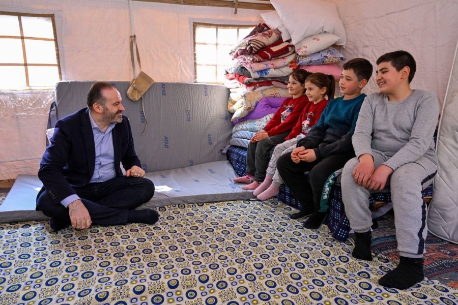 Trt’den Kahramanmaraş’taki Depremzedelere Moral Ziyareti