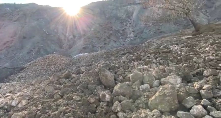 Deprem Bölgesi Malatya’da Heyelan, Bir Mezrayı Yuttu