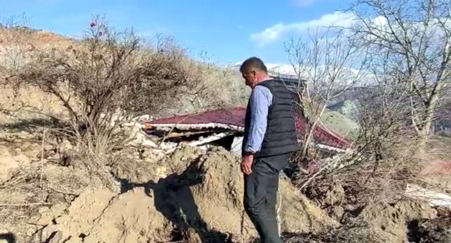 Deprem Bölgesi Malatya’da Heyelan, Bir Mezrayı Yuttu