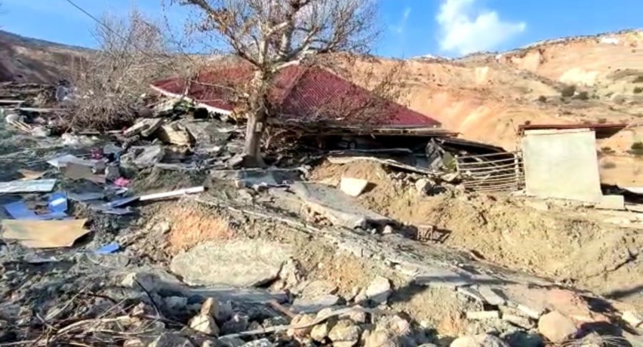 Deprem Bölgesi Malatya’da Heyelan, Bir Mezrayı Yuttu