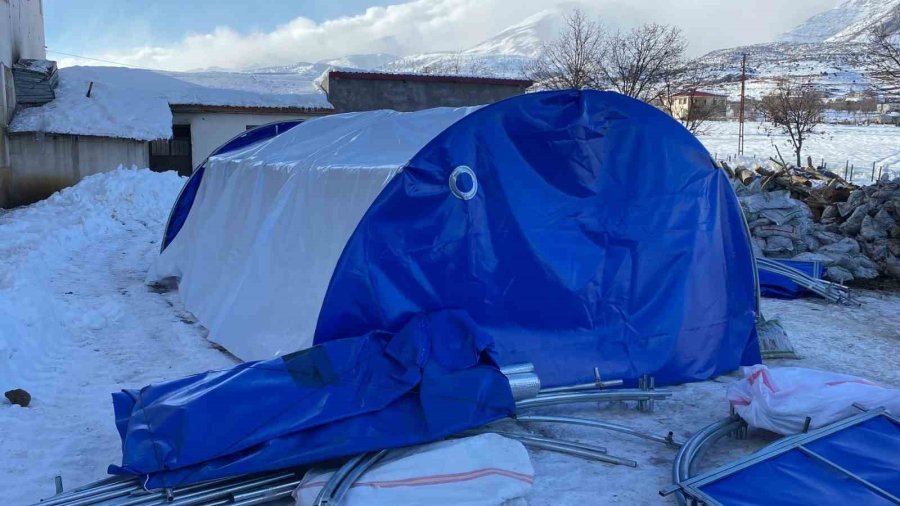 Depremzede Besicilere Hayvan Çadırı Desteği Verildi