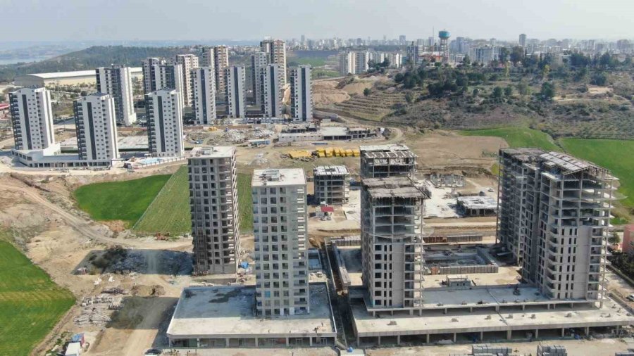 Adana’da Yapımı Devam Eden İnşaatlar Durduruldu