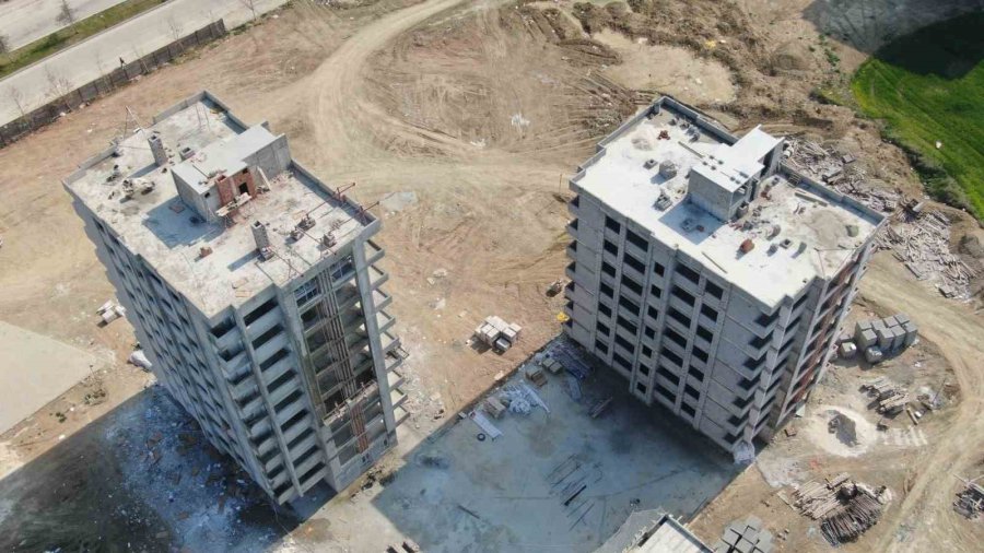 Adana’da Yapımı Devam Eden İnşaatlar Durduruldu
