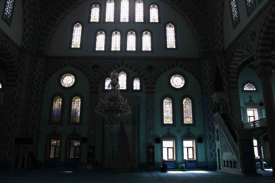 Asırlık Eskişehir Reşadiye Camii Görenleri Mest Ediyor