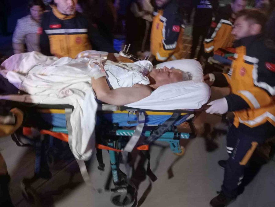 Adana’daki 38 Yaralı Depremzede Ve 31 Refakatçi Tsk’ya Ait Uçakla İstanbul’a Getirildi