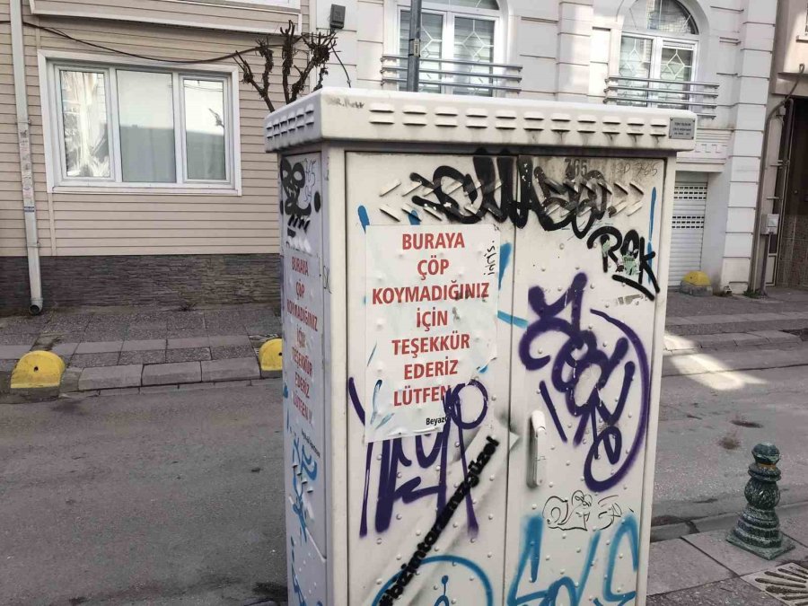 Uyarı Yazısı Bile Kaldırıma Çöp Atılmasına Engel Olamadı