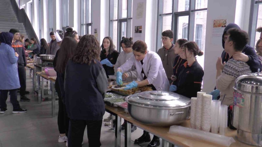 Öğrencilerden Depremzedeler İçin Hayır Panayırı