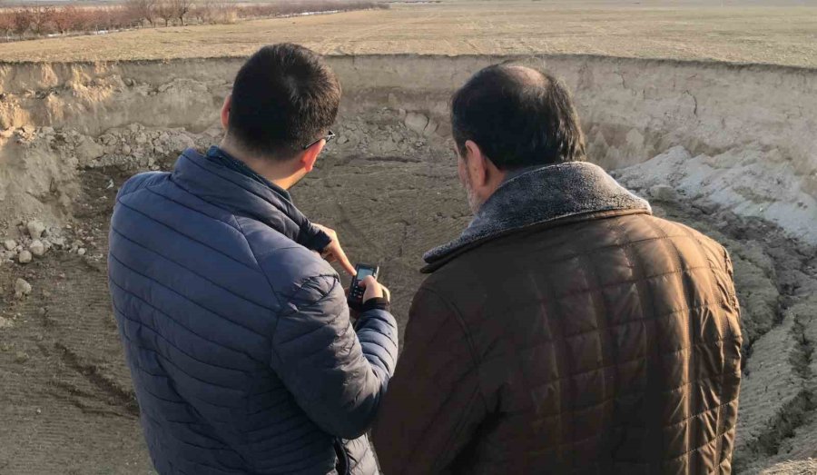 Konya’da İki Fay Arasında 37 Metre Çapında Obruk Oluştu