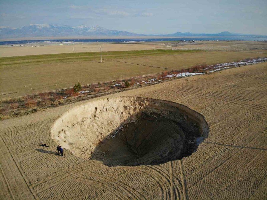 Konya’da İki Fay Arasında 37 Metre Çapında Obruk Oluştu