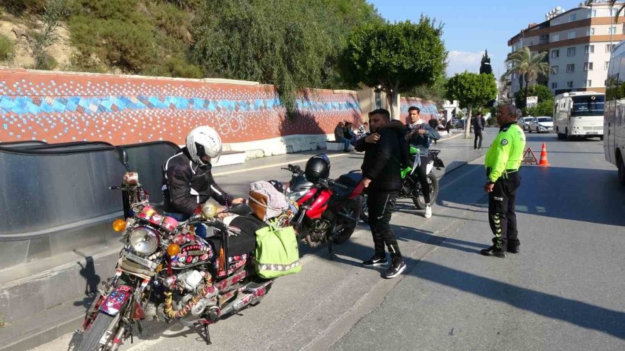 Manavgat’ta Denetlenen 300 Motosikletten 26’sına Ceza Uygulandı