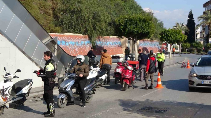 Manavgat’ta Denetlenen 300 Motosikletten 26’sına Ceza Uygulandı