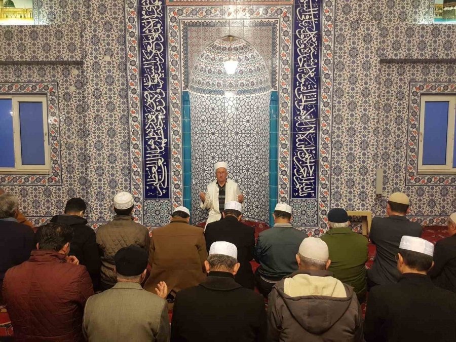 Gazipaşa’da Sabah Namazında Depremzedeler İçin Kur’an-ı Kerim Okundu