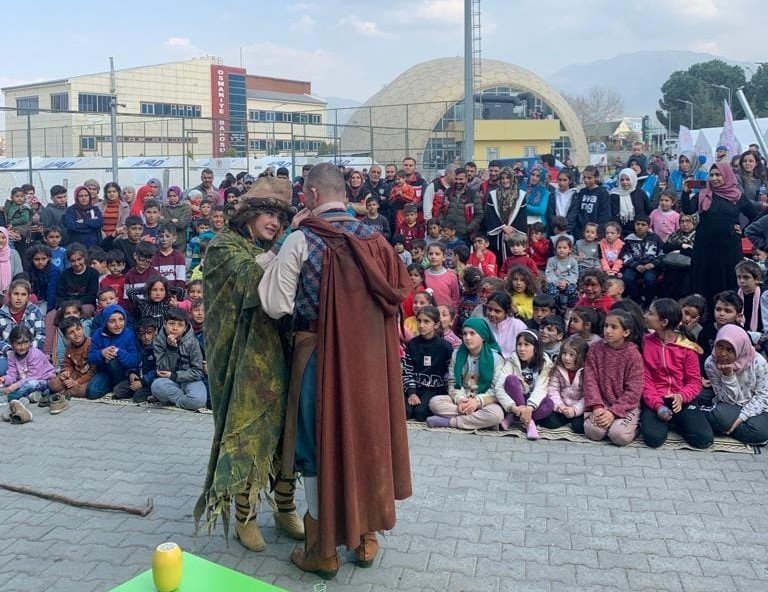 Osmaniye’de Depremzede Çocuklar, Kültür Ve Turizm Bakanlığının Etkinlikleriyle Moral Buluyor