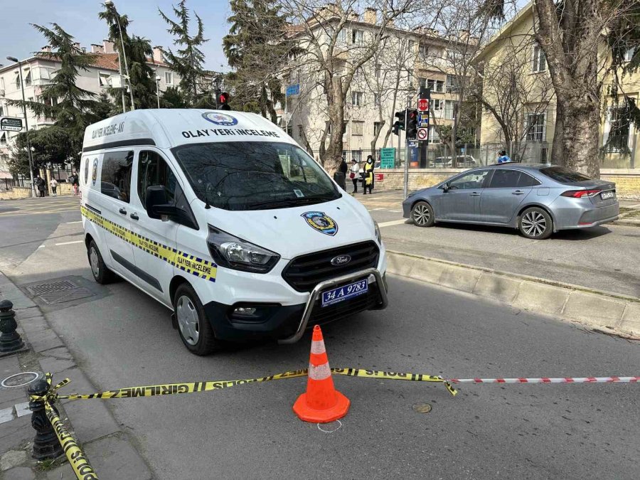 Üsküdar’da Motorlu 2 Kişi Güpegündüz Araç Kurşunladı