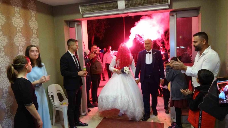 Evlendikten 20 Yıl Sonra, 3 Çocuklarıyla Düğün Yaptılar