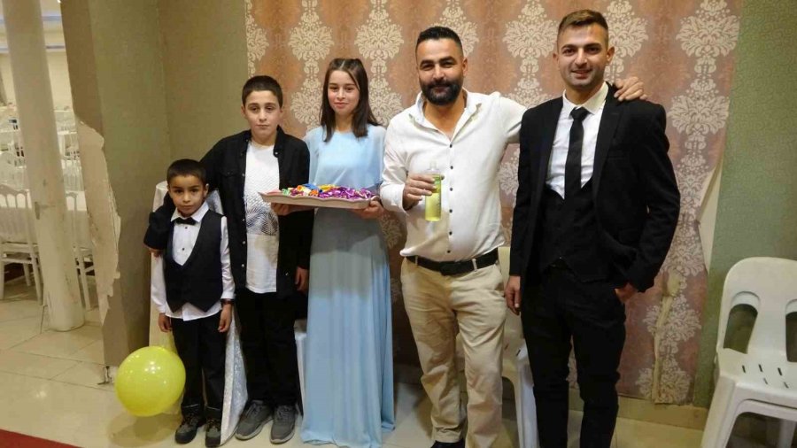 Evlendikten 20 Yıl Sonra, 3 Çocuklarıyla Düğün Yaptılar