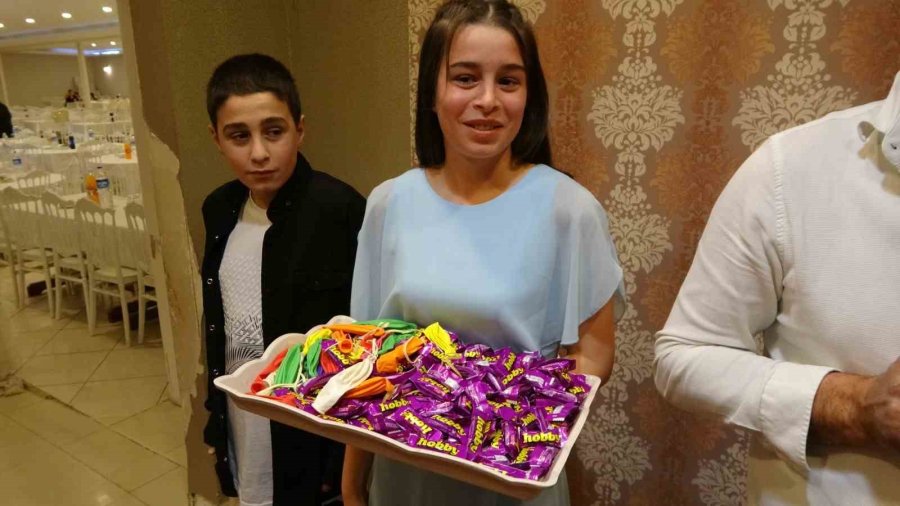 Evlendikten 20 Yıl Sonra, 3 Çocuklarıyla Düğün Yaptılar