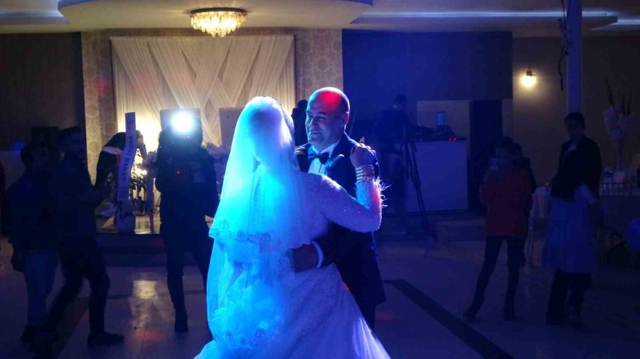 Evlendikten 20 Yıl Sonra, 3 Çocuklarıyla Düğün Yaptılar