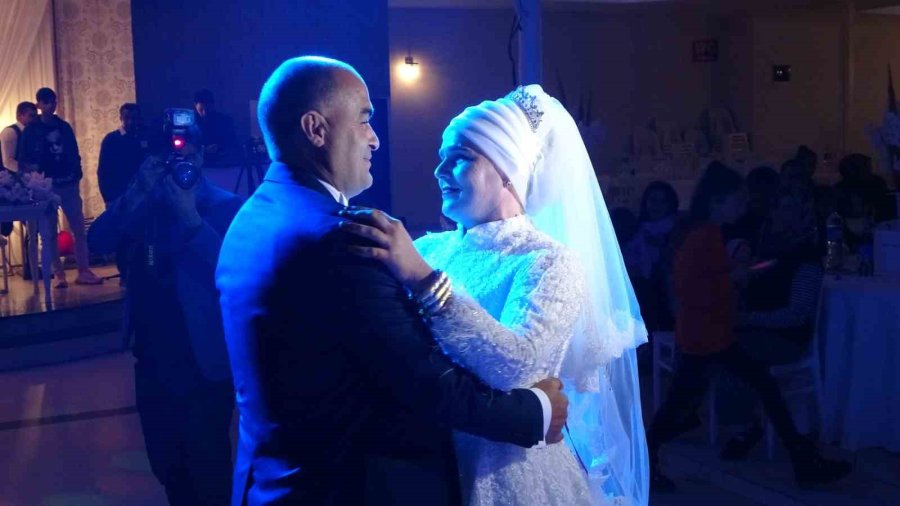 Evlendikten 20 Yıl Sonra, 3 Çocuklarıyla Düğün Yaptılar