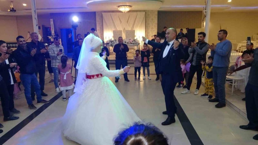 Evlendikten 20 Yıl Sonra, 3 Çocuklarıyla Düğün Yaptılar