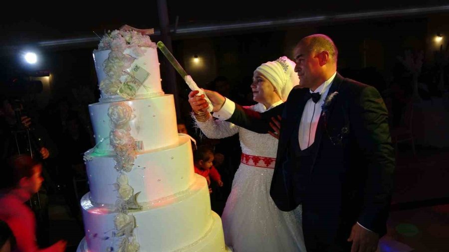 Evlendikten 20 Yıl Sonra, 3 Çocuklarıyla Düğün Yaptılar