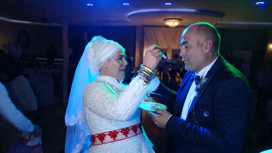 Evlendikten 20 Yıl Sonra, 3 Çocuklarıyla Düğün Yaptılar