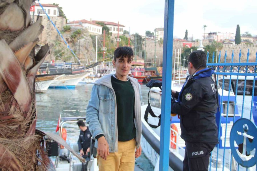 Falezlerde Mahsur Kalan Depremzede Çocuk Kurtarıldı