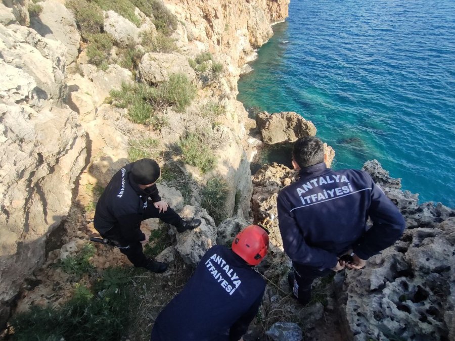 Falezlerde Mahsur Kalan Depremzede Çocuk Kurtarıldı