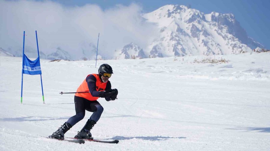 Büyükelçilik Çalışanları Ve Diplomatlar Depremzedeler İçin Kaydı