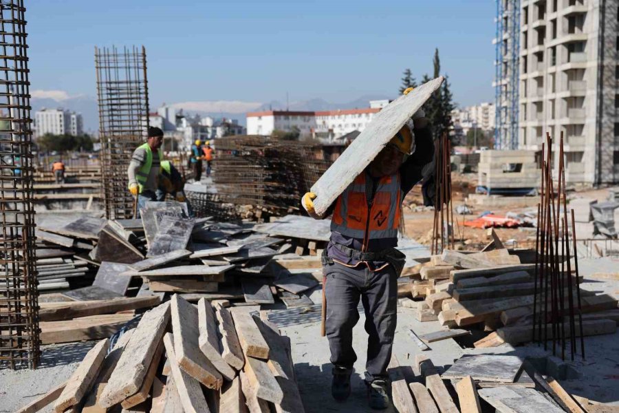 Güneş Mahallesi’nde 4 Bloğun Kaba İnşaatı Tamamlandı