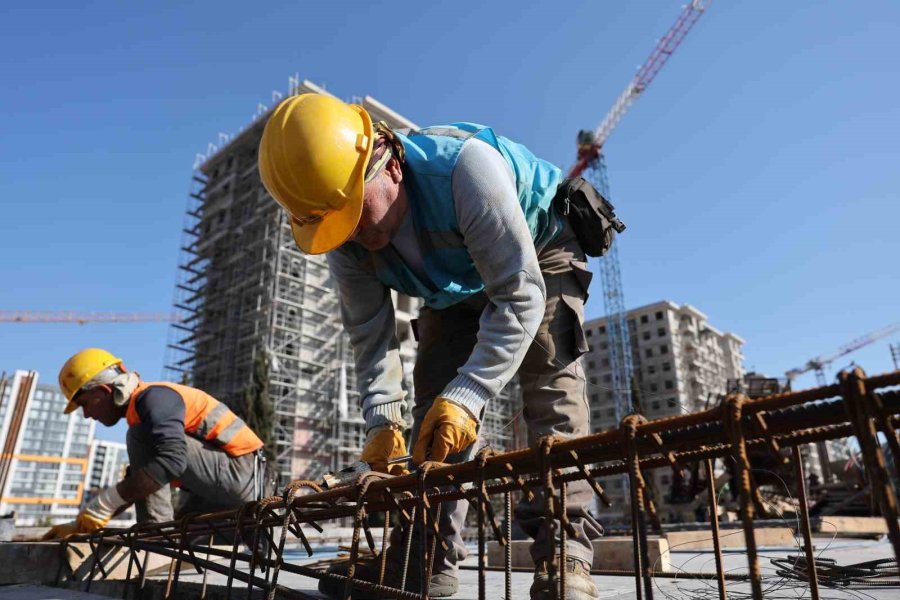 Güneş Mahallesi’nde 4 Bloğun Kaba İnşaatı Tamamlandı