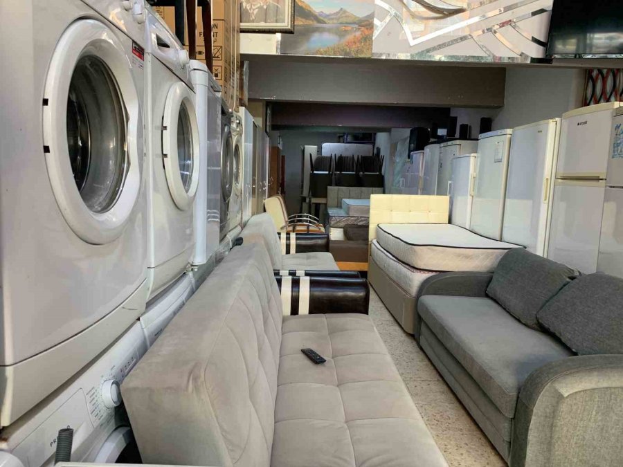 Üniversitelerde Uzaktan Eğitim Kararıyla İkinci El Eşya Dükkanlarında Yoğunluk Başladı