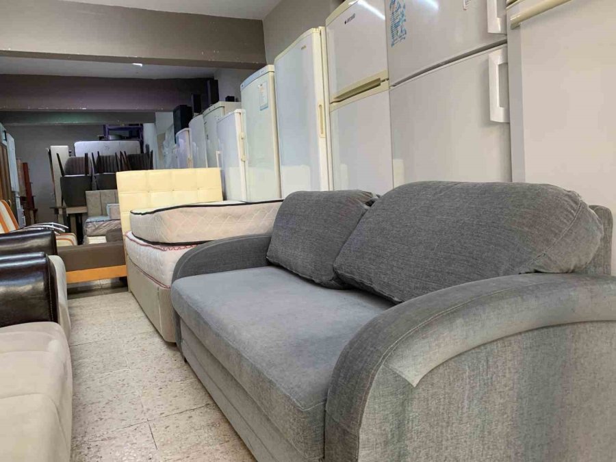 Üniversitelerde Uzaktan Eğitim Kararıyla İkinci El Eşya Dükkanlarında Yoğunluk Başladı