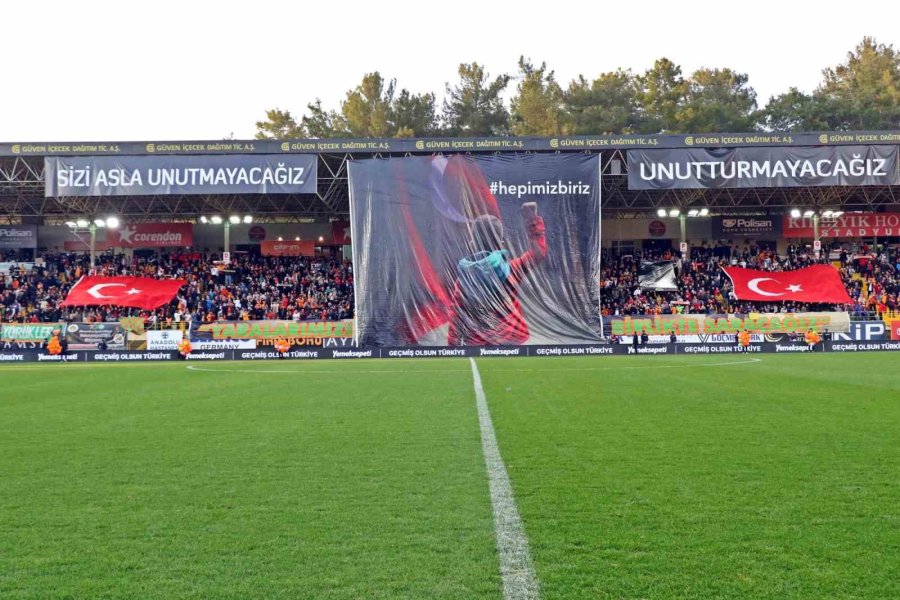 Corendon Alanyaspor - Galatasaray Maçında Duygu Dolu Anlar