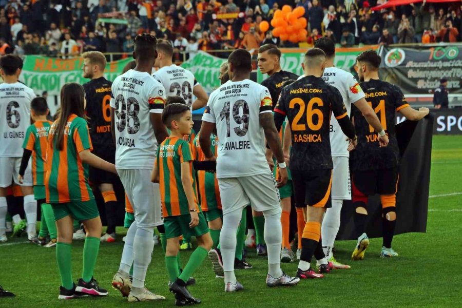 Corendon Alanyaspor - Galatasaray Maçında Duygu Dolu Anlar