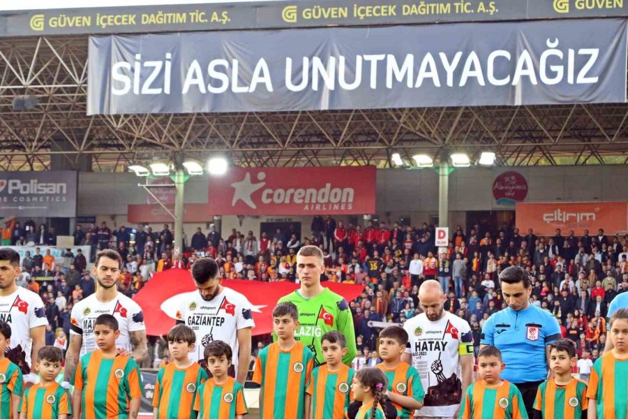 Corendon Alanyaspor - Galatasaray Maçında Duygu Dolu Anlar