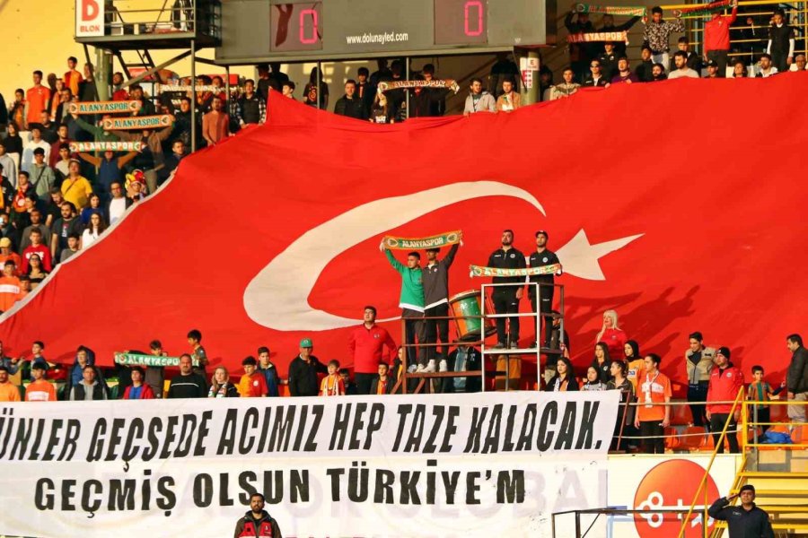 Corendon Alanyaspor - Galatasaray Maçında Duygu Dolu Anlar