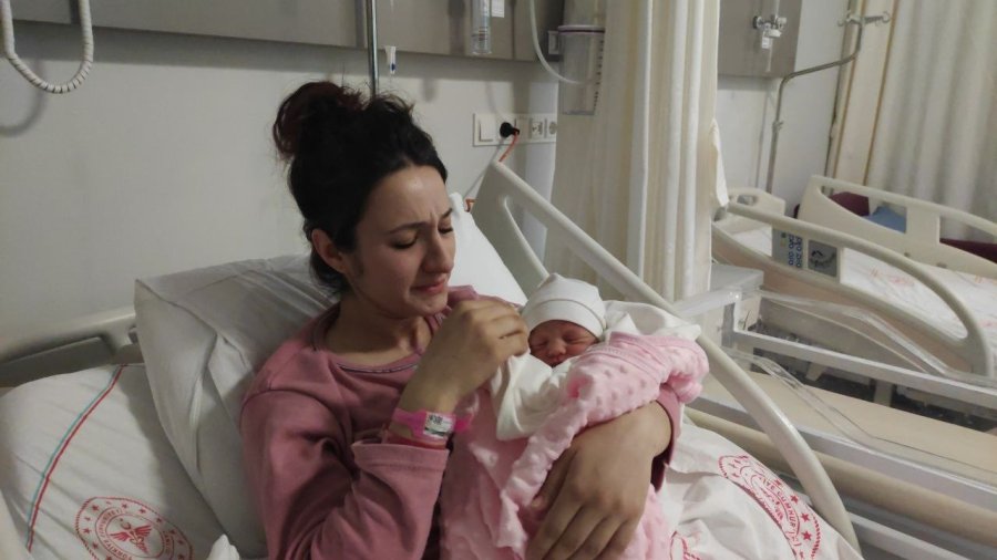 Bebekleri Dünyaya Gelen Depremzede Çift: "adını ’afet’ Koyacaktık, Sonra Vazgeçtik"