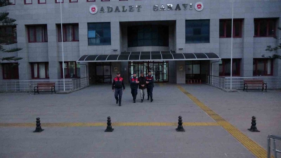 Lüks Otomobili Filmleri Aratmayacak Senaryo İle Yakan Şahıs Yakalandı