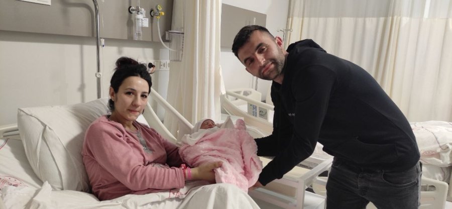 Bebekleri Dünyaya Gelen Depremzede Çift: "adını ’afet’ Koyacaktık, Sonra Vazgeçtik"